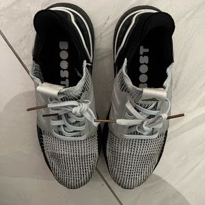 WOMANS ULTRABOOST- WORN AT MOST 5 TIMES